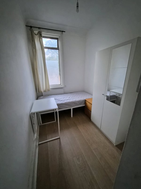 Room Rancliffe Road in Greater London