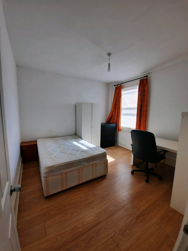 Room Rancliffe Road in Greater London