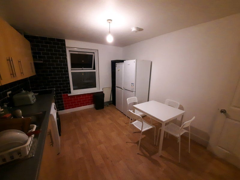 Room Rancliffe Road in Greater London