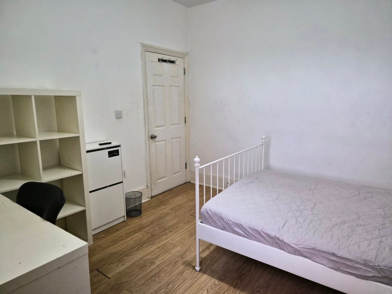 Room Rancliffe Road in Greater London