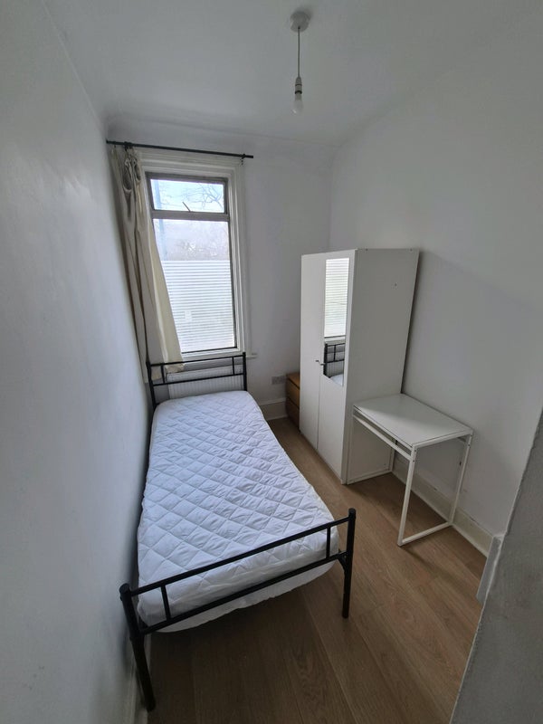 Room Rancliffe Road in Greater London
