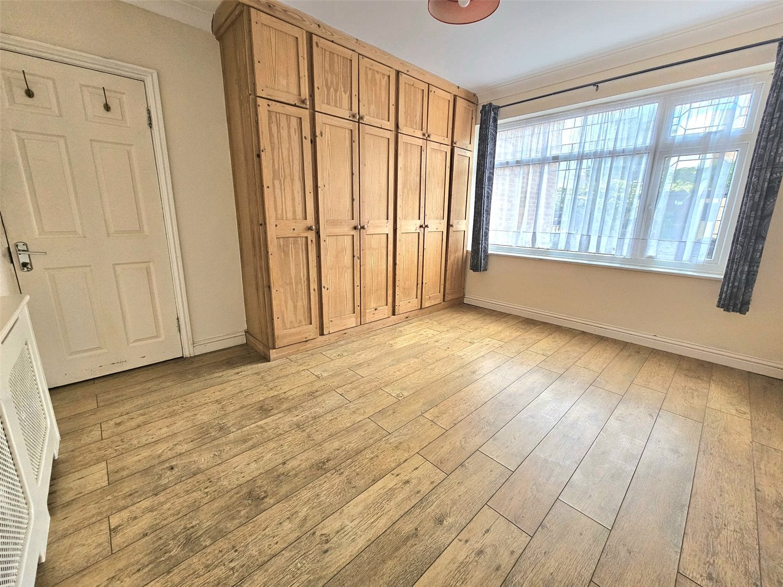 Flat Victoria Road in Greater London