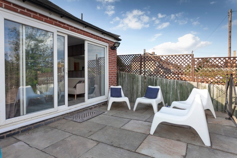 Room Aintree Close in Leicester