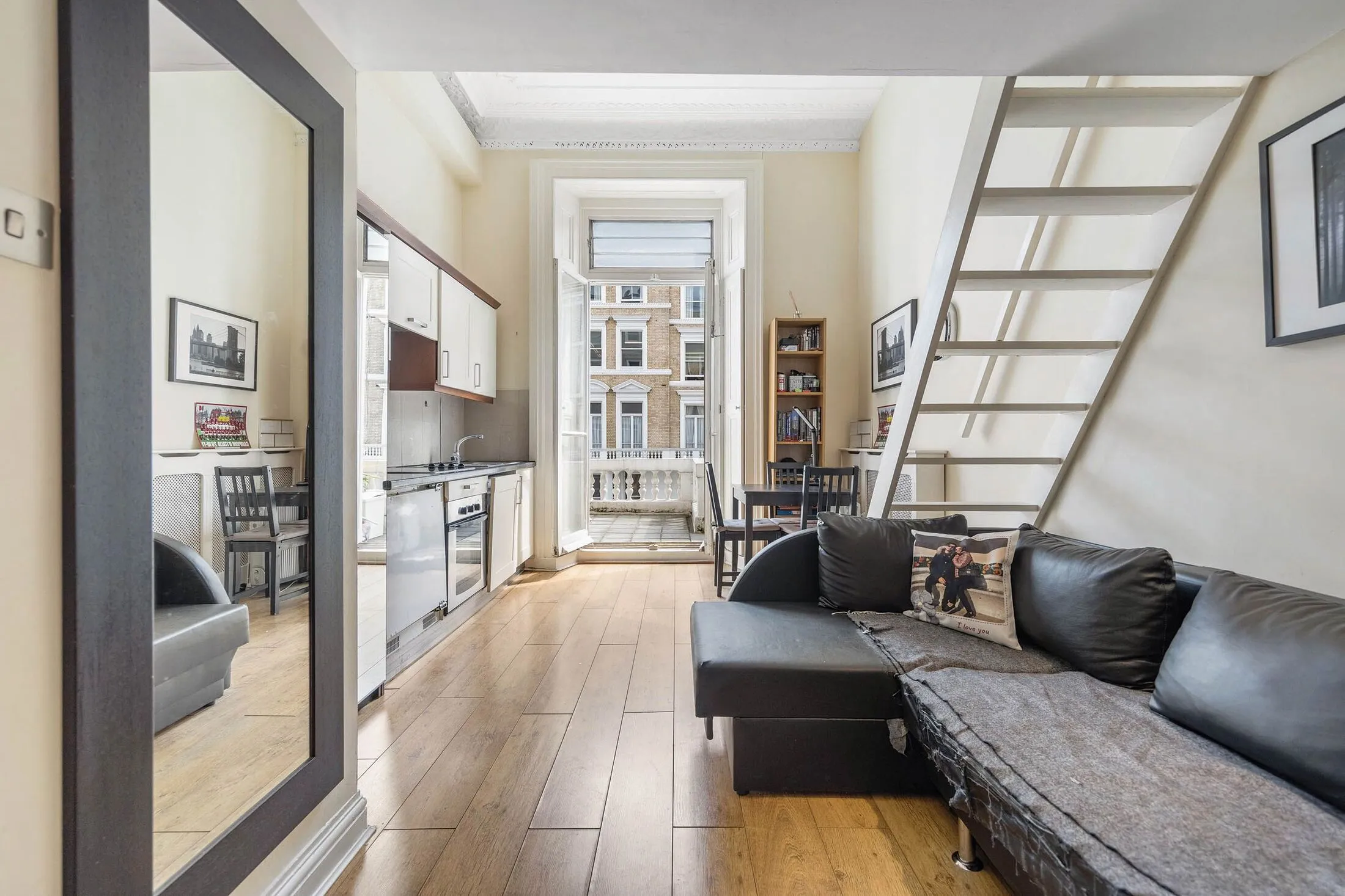 Flat Elvaston Place in Greater London