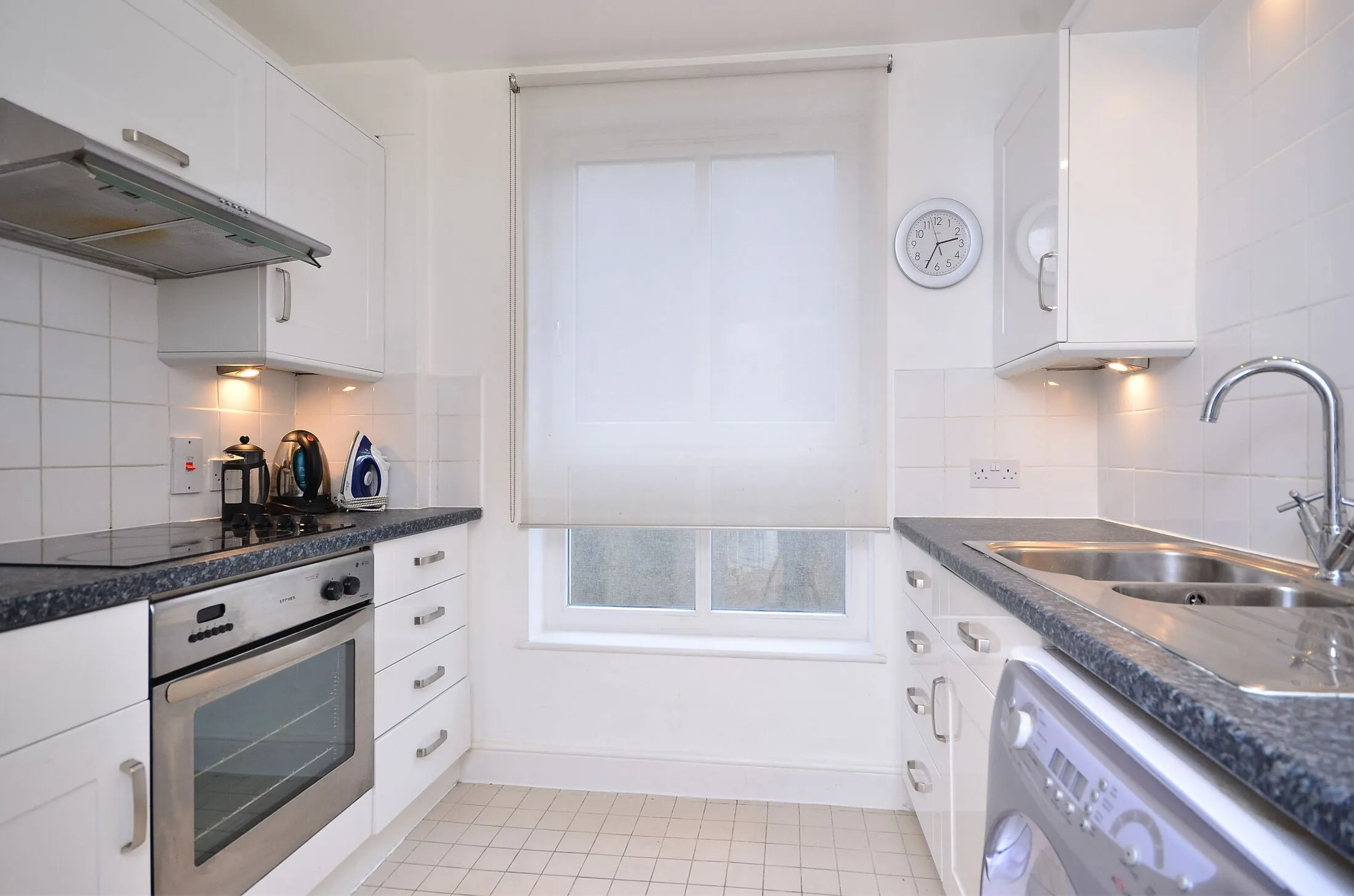 Flat Commercial Road in Greater London