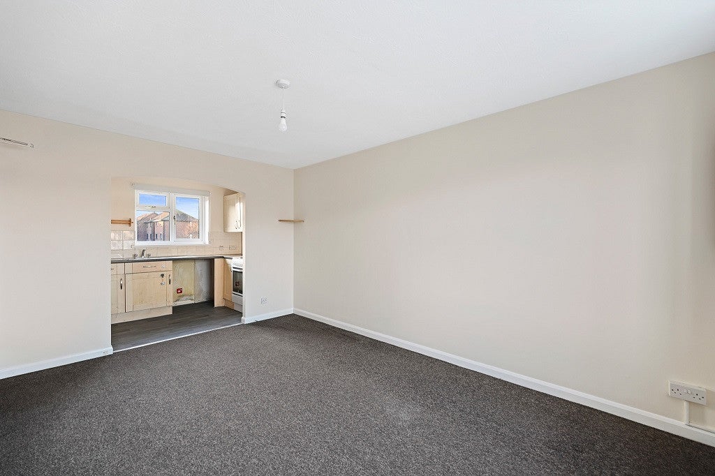 Flat Berry Court in Greater London