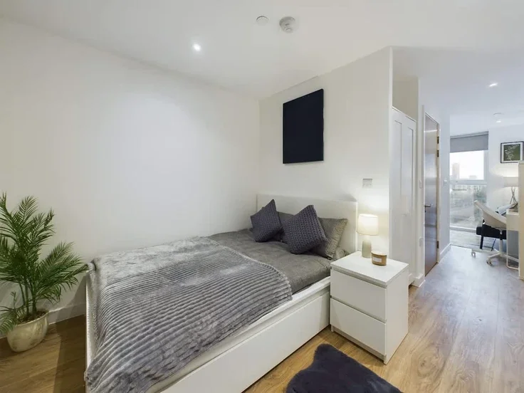 Flat Lissadel Street in Salford