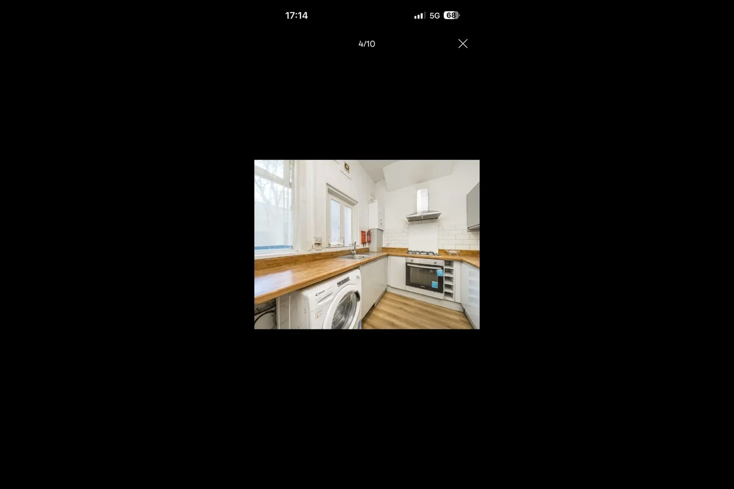 House Oak Crescent in Greater London