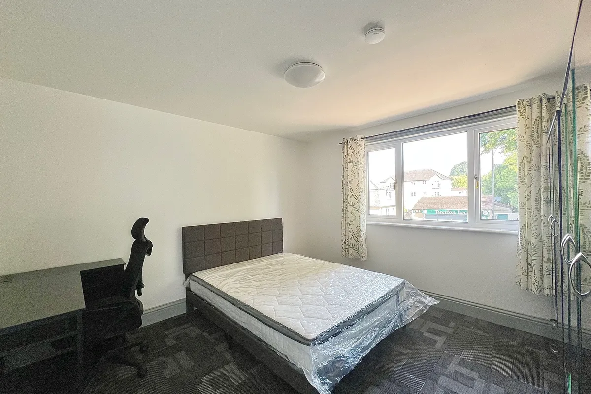Room Cleeve Green in Bath