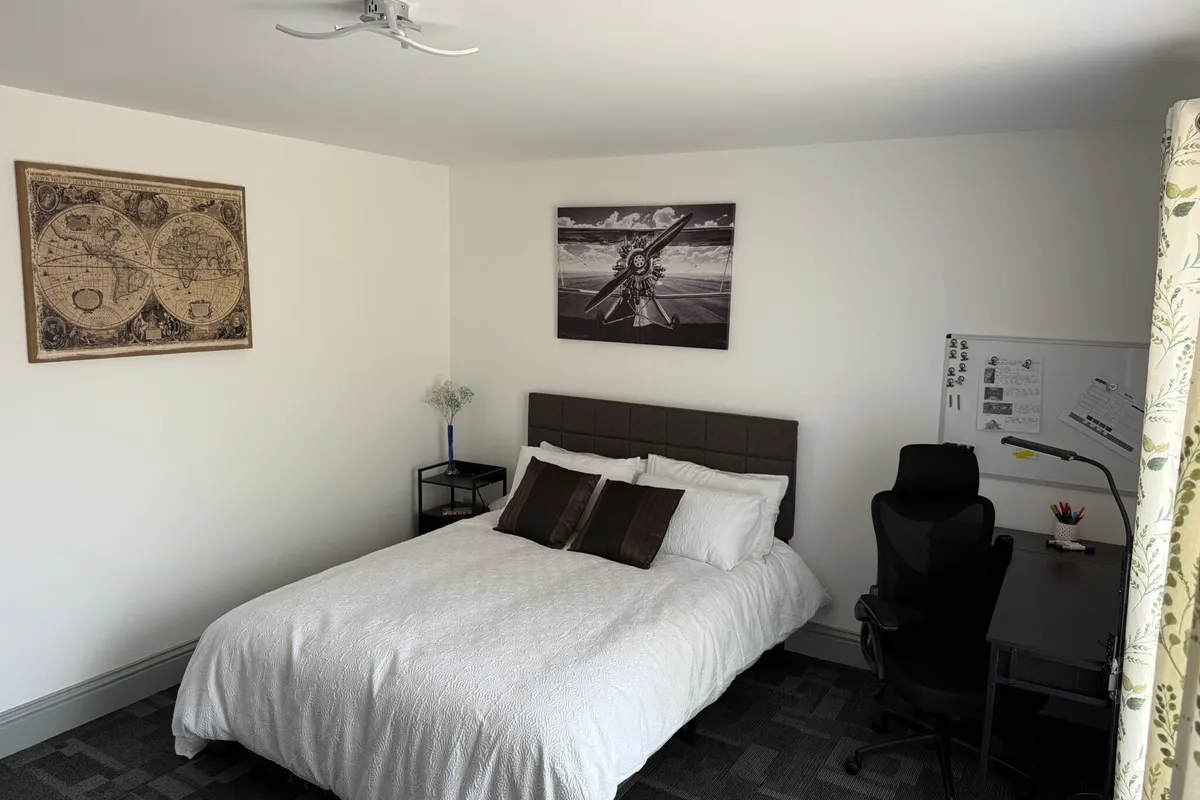 Room Cleeve Green in Bath