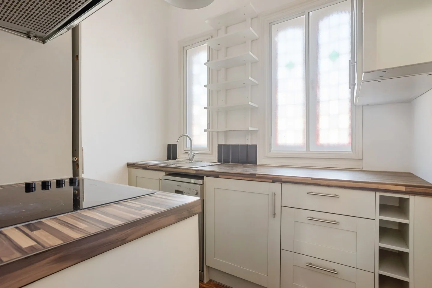 Room Lansdowne Road in Greater London