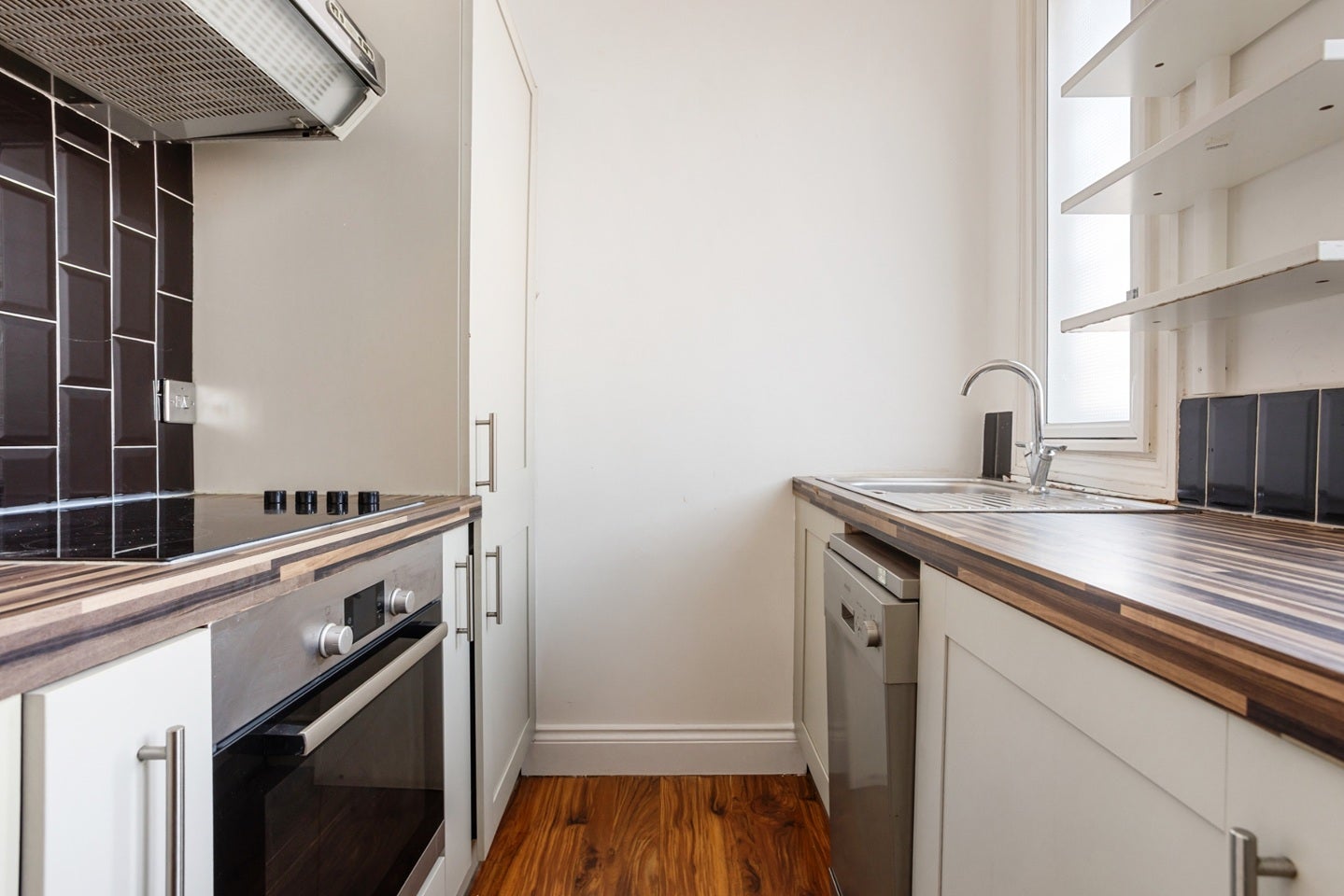 Room Lansdowne Road in Greater London