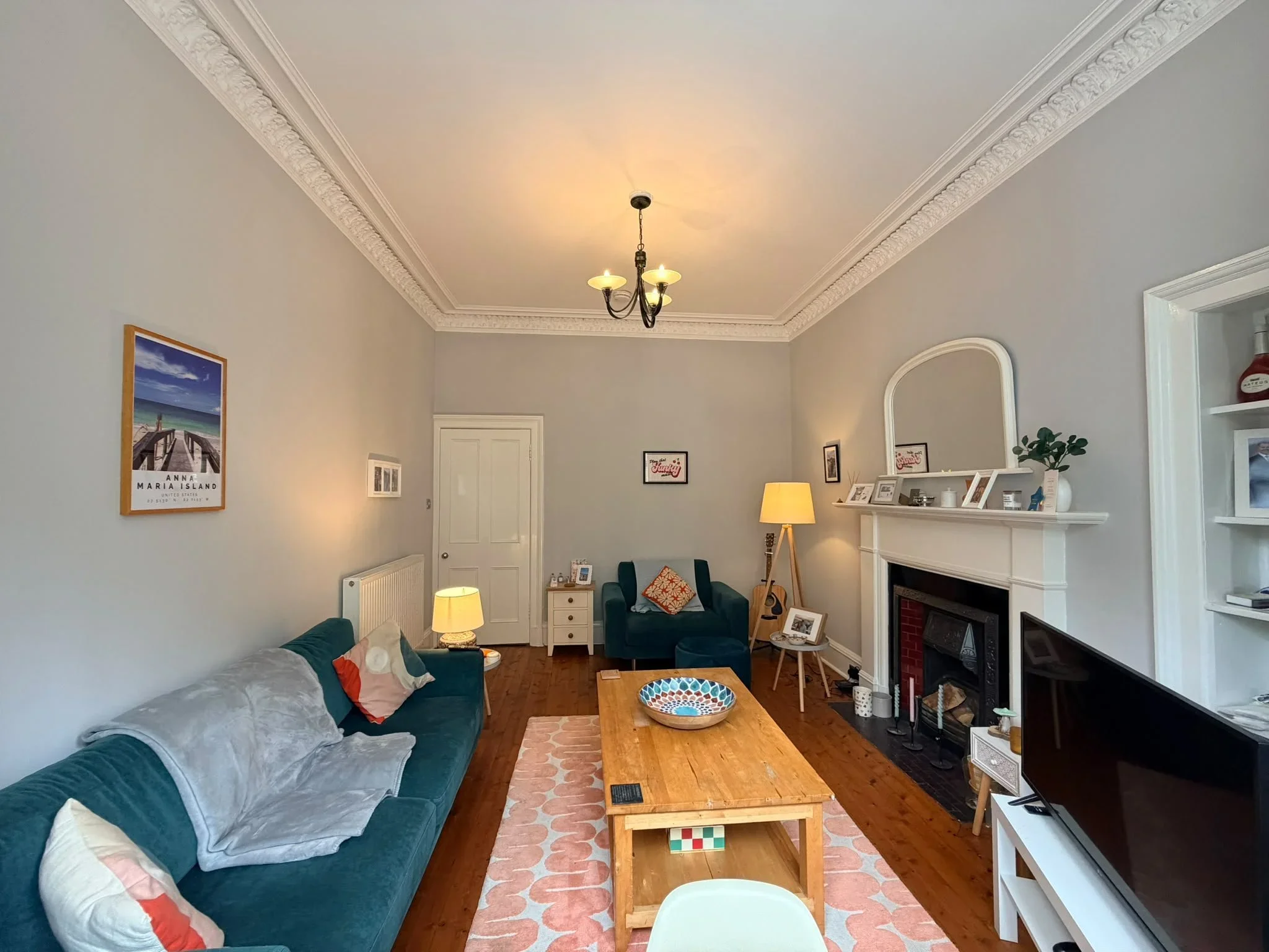 Flat Comely Bank Street in City of Edinburgh