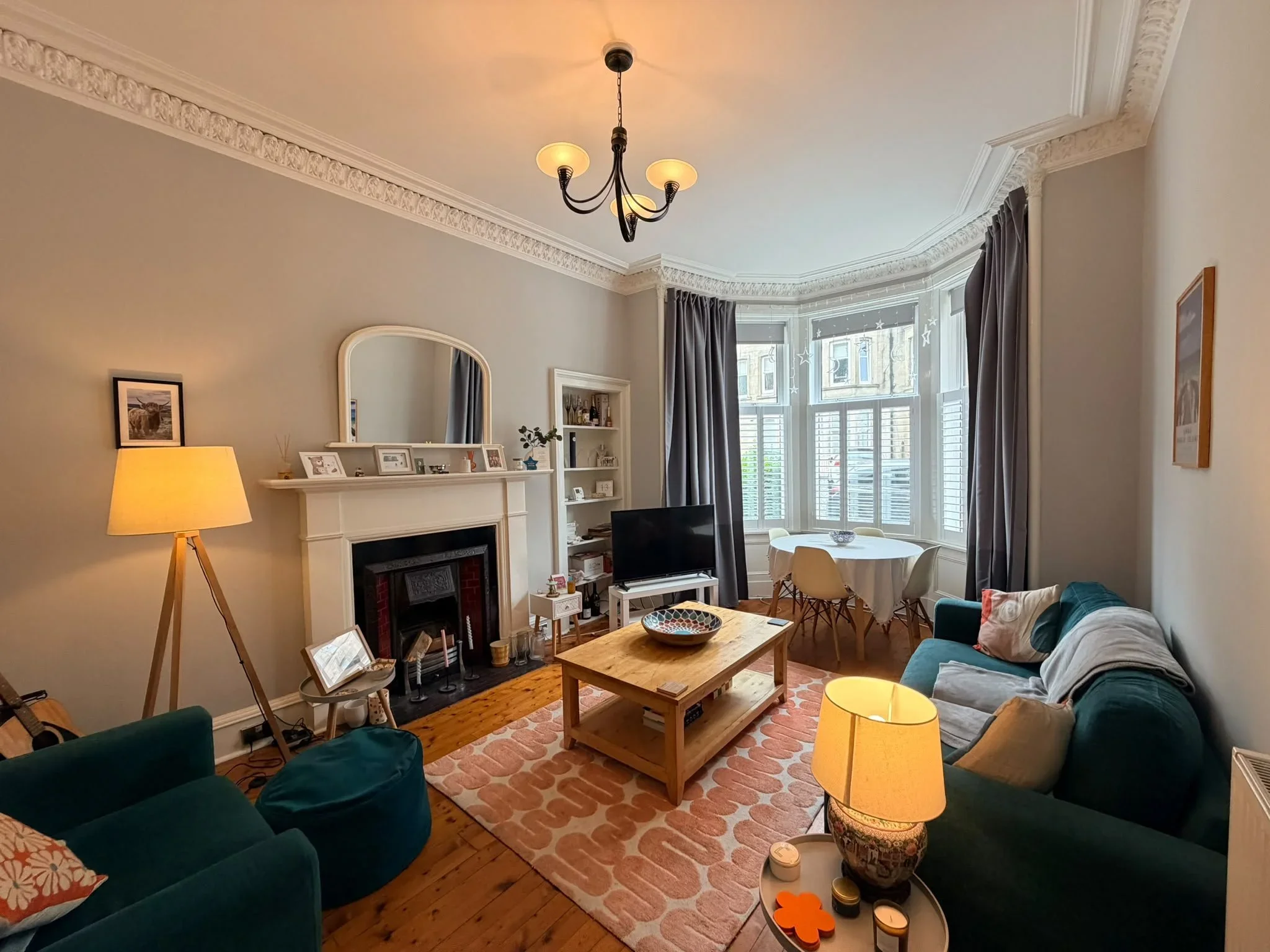 Flat Comely Bank Street in City of Edinburgh