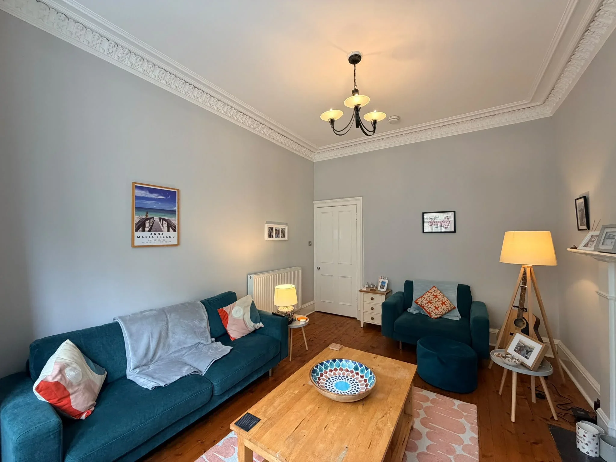 Flat Comely Bank Street in City of Edinburgh