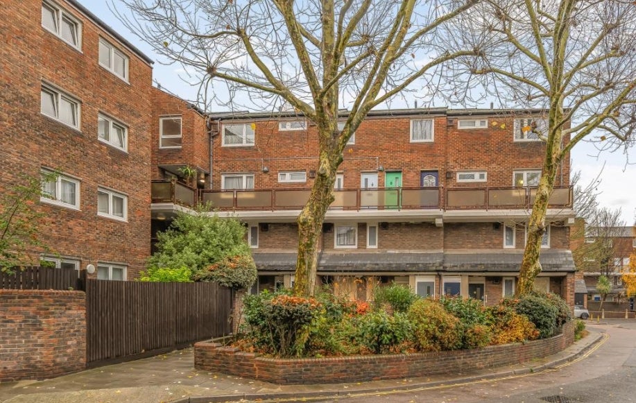 Flat Henderson Drive in City of Westminster