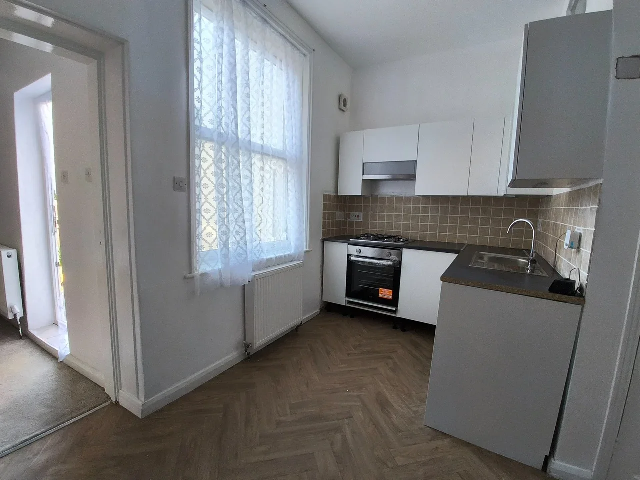 Flat Epsom Road in Epsom and Ewell