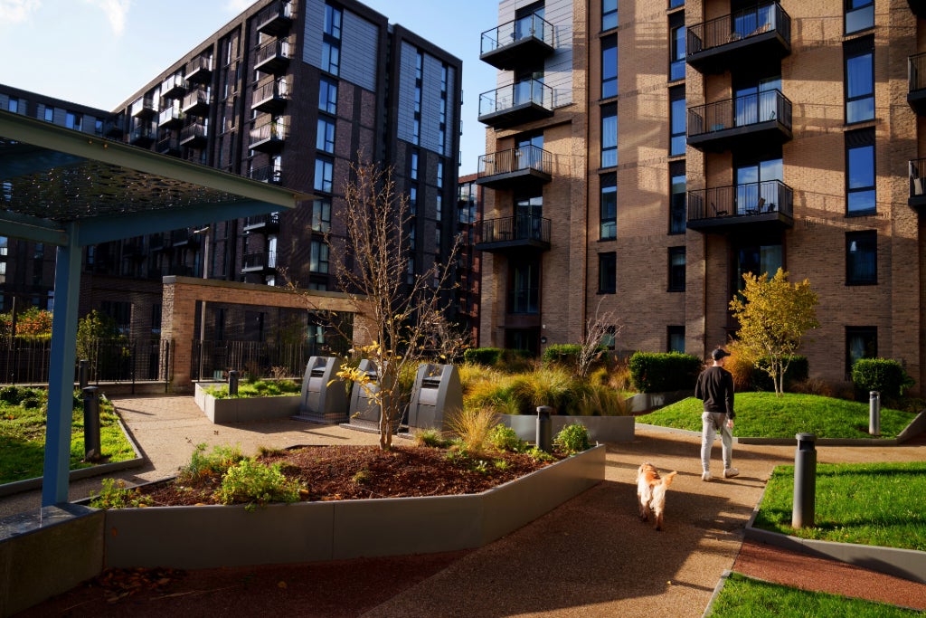 Flat Lockside Lane in Salford