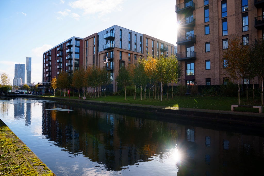 Flat Lockside Lane in Salford