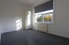 Flat Ramuz Drive in Southend-on-Sea