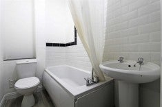 Flat Ramuz Drive in Southend-on-Sea