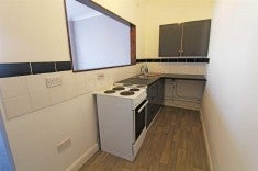 Flat Ramuz Drive in Southend-on-Sea