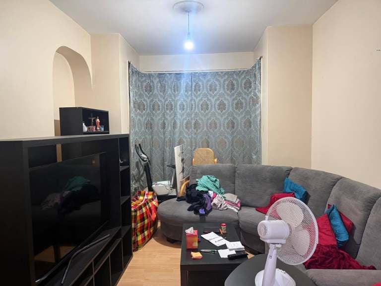 Flat Conifer Court in Greater London