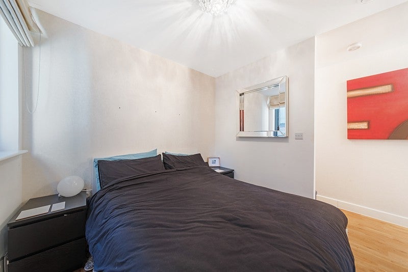 Flat Gunwhale Close in Greater London