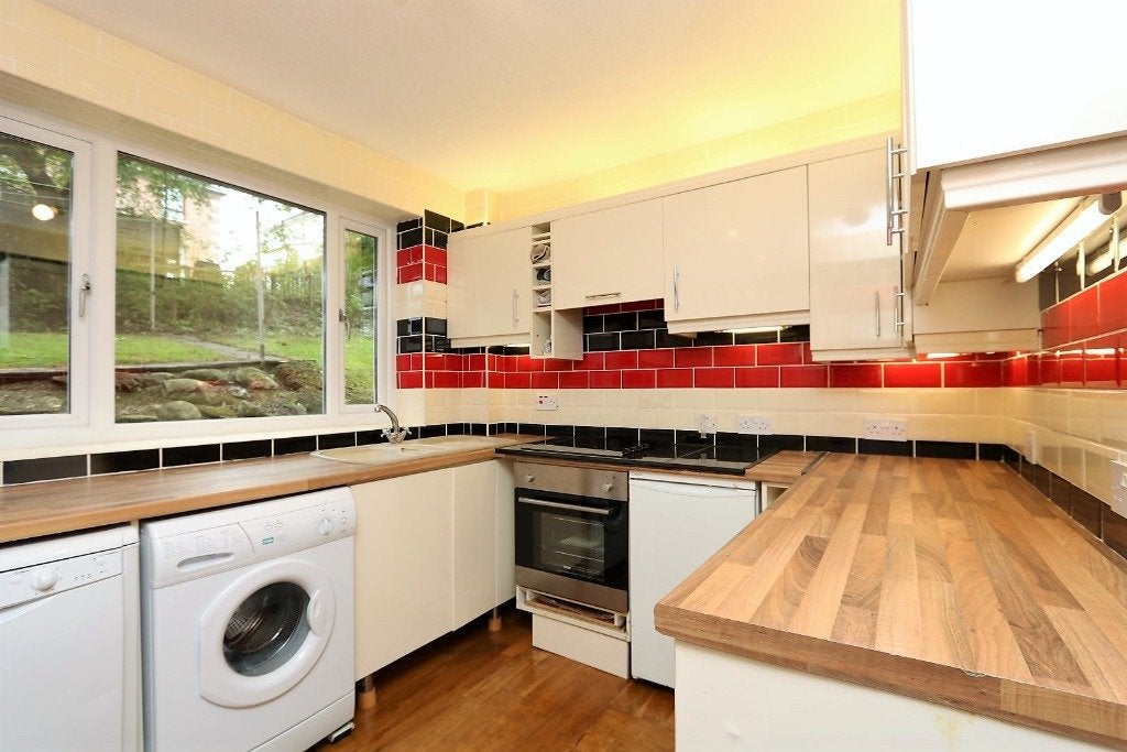 Flat Cleveden Place in Glasgow