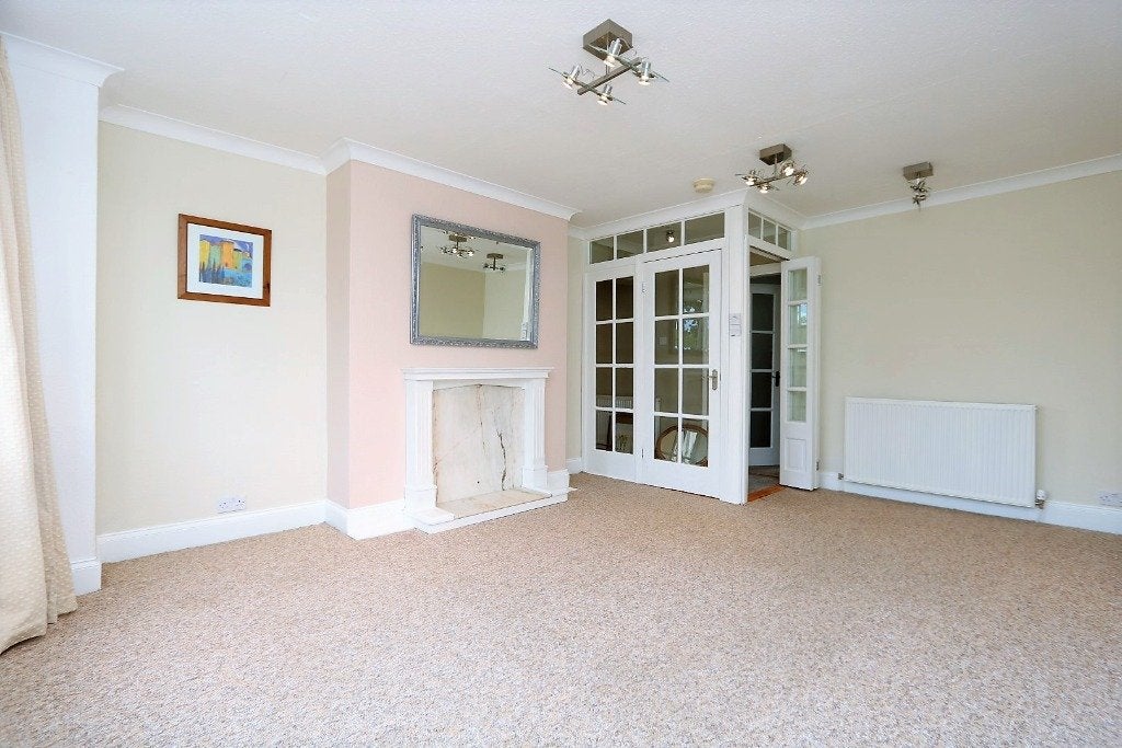 Flat Cleveden Place in Glasgow