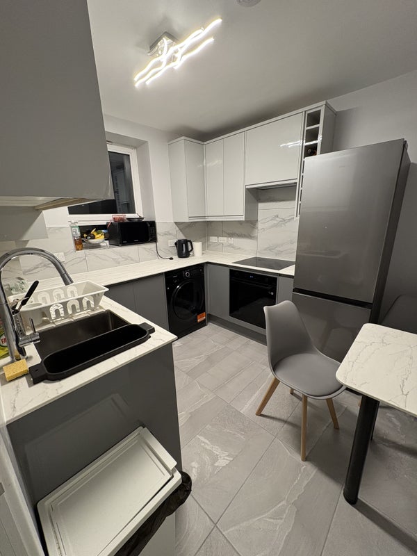 Room Thomas Road in Greater London
