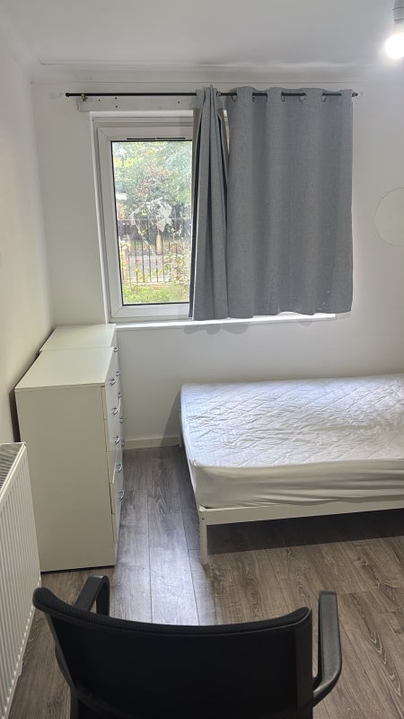 Room Gosset Street in Greater London