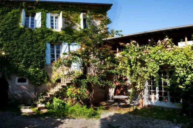 Room Rue Joux Carrière in Saint-Julia