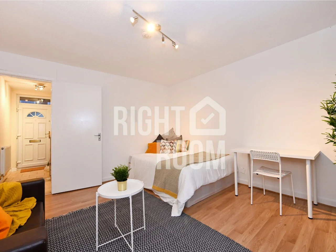 Room Gordon Avenue in Southampton