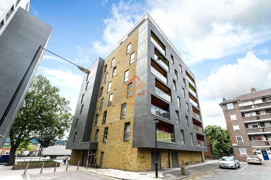 Flat Crowder Street in Greater London