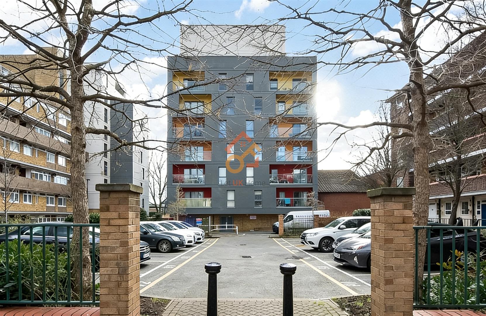 Flat Crowder Street in Greater London