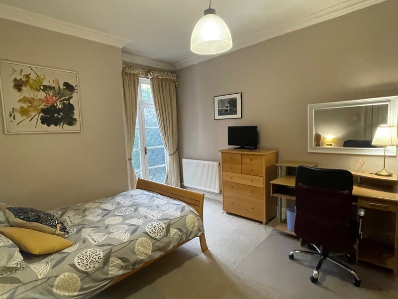 Room Manor Road in Rugby
