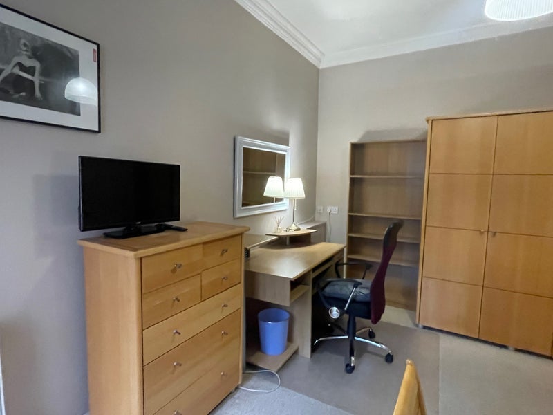 Room Manor Road in Rugby