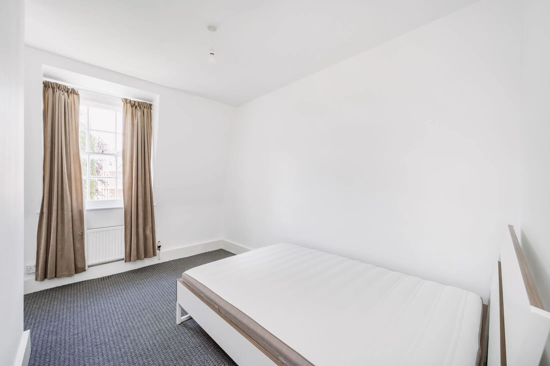 Flat Aycliffe Road in Greater London