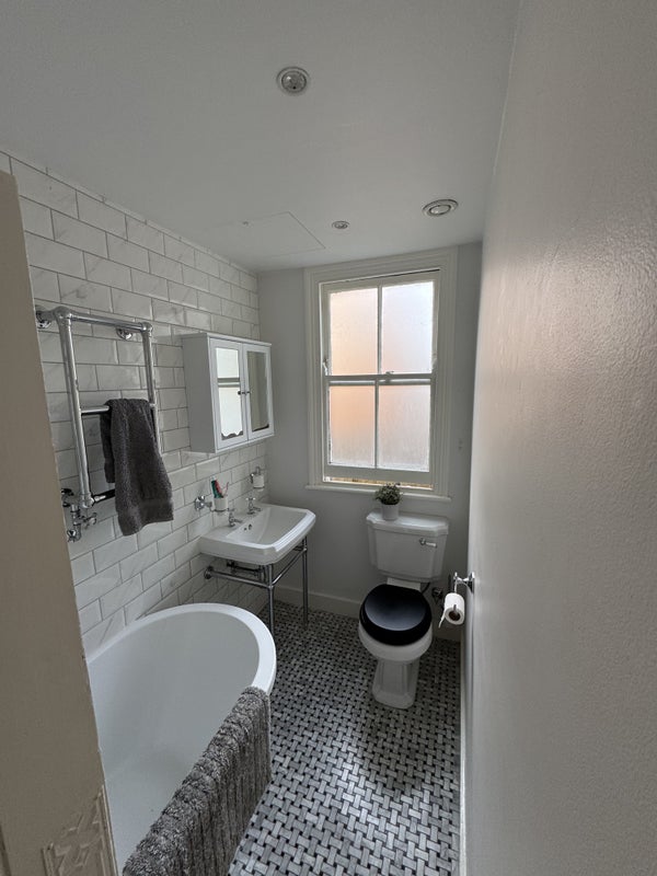 Room Wix's Lane in Greater London
