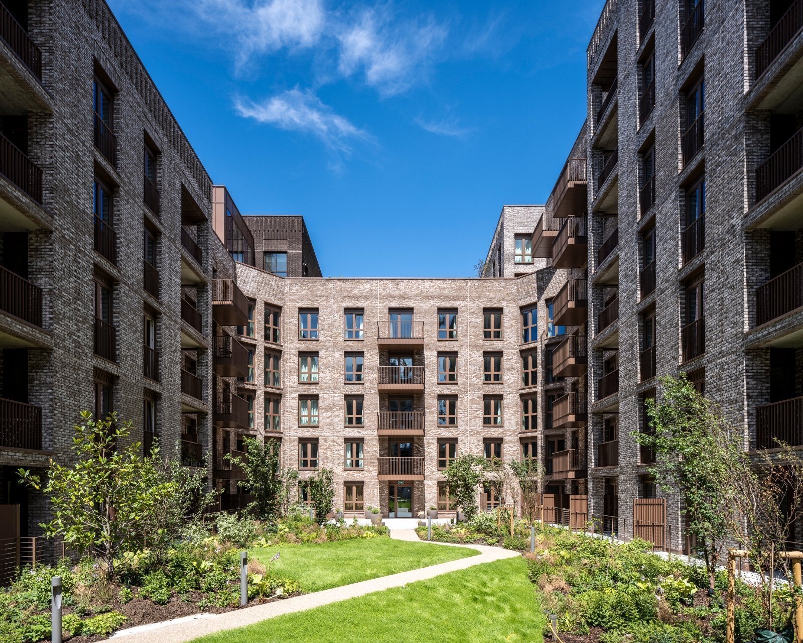 Flat Drummond Road in Greater London