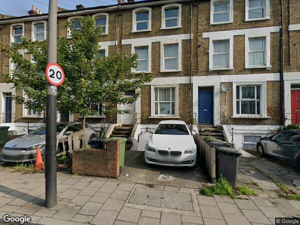 Flat Parkfield Road in Greater London