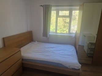Flat Parkfield Road in Greater London