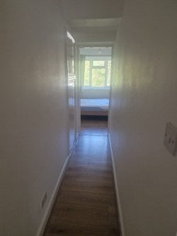 Flat Parkfield Road in Greater London