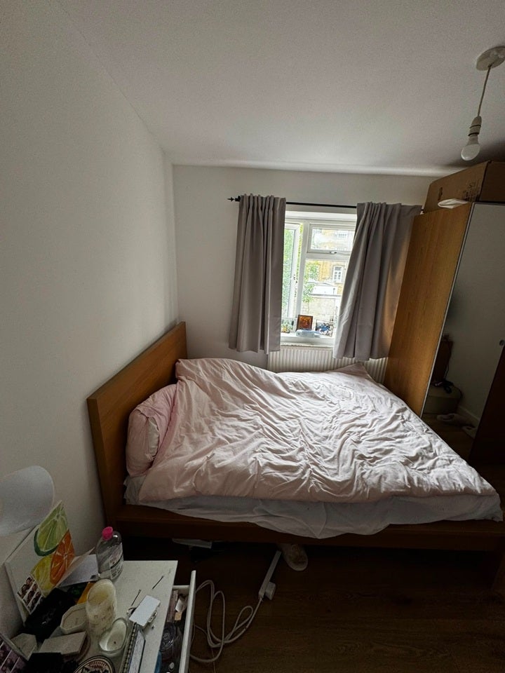 Flat Parkfield Road in Greater London