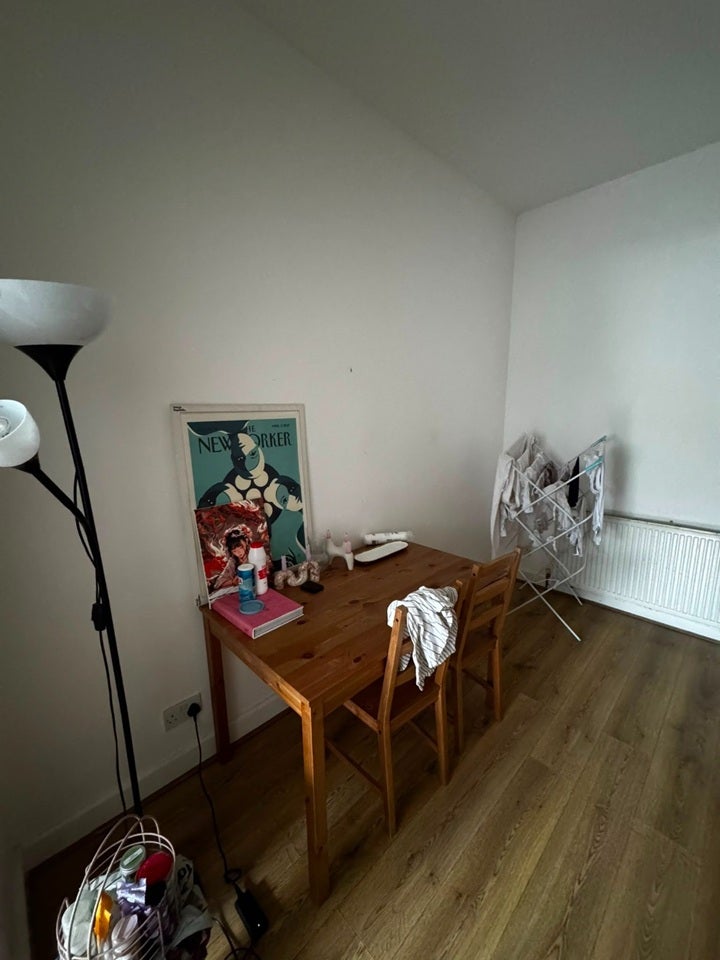 Flat Parkfield Road in Greater London
