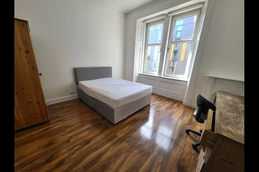 Flat Rose Street in Glasgow