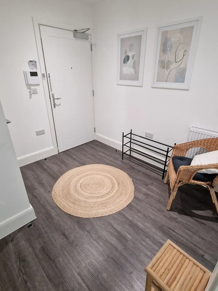 Flat Lewin Road in Greater London