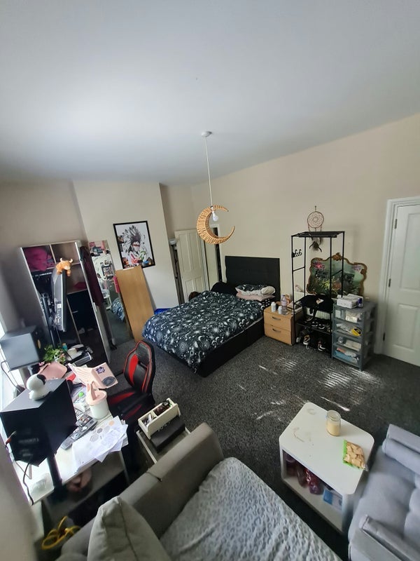 Room Coronation Road in Bristol