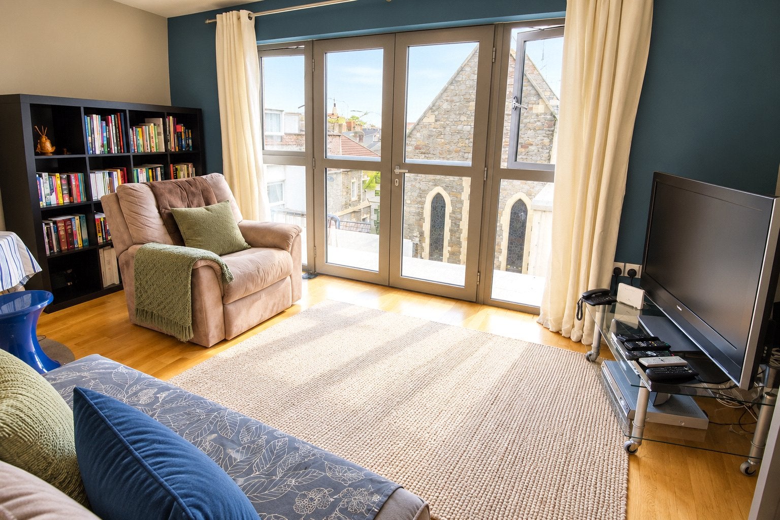 Flat Queen's Road in Bristol